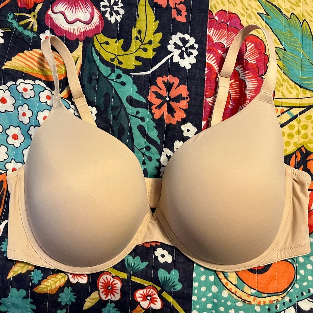 NWT Victoria secret 38D push up bra